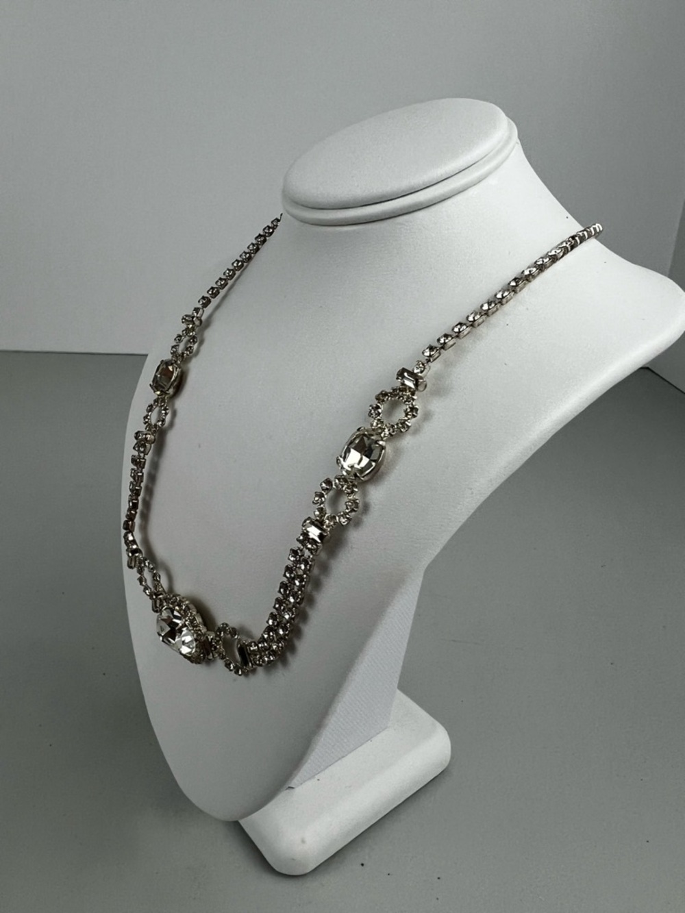 Vintage Rhinestone Necklace - Picture 4 of 9